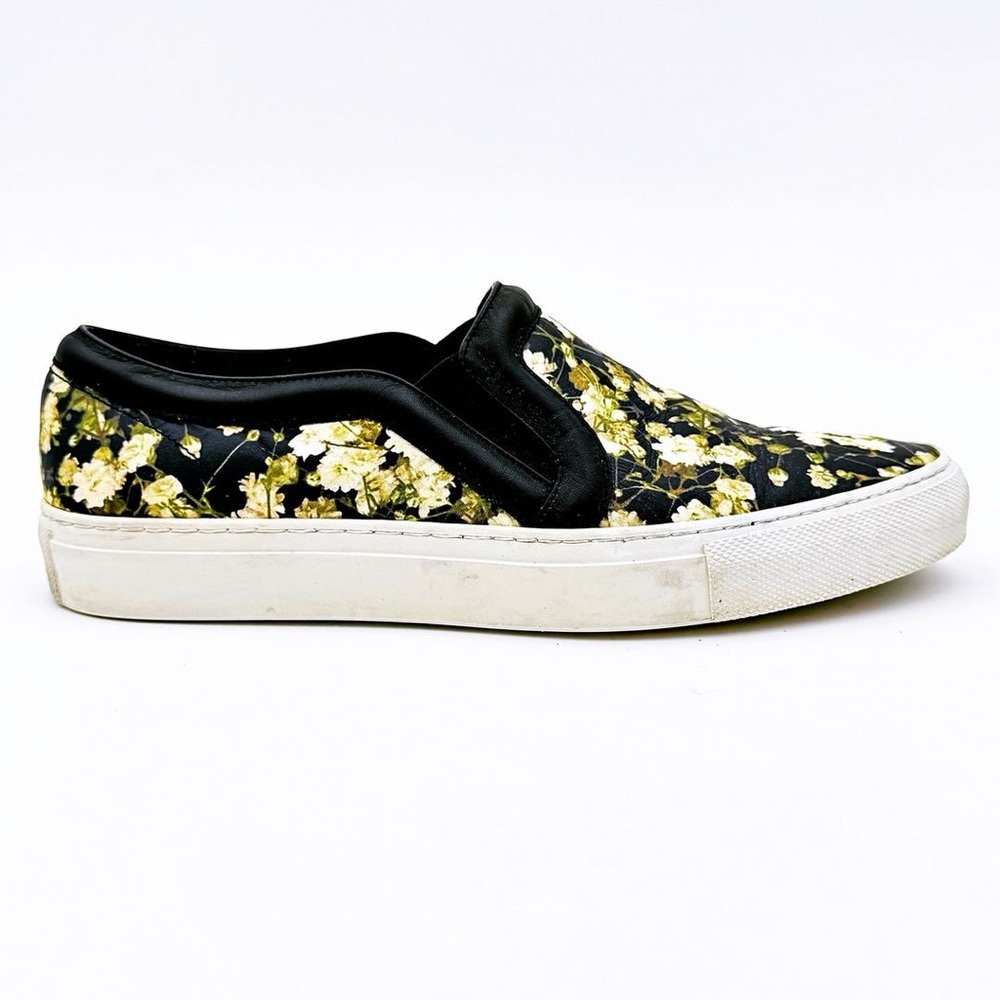 GIVENCHY Baby's Breath Printed Leather
Slip-On designer item 🌟